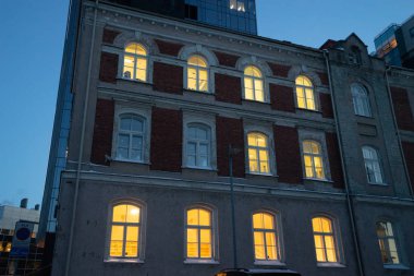 Tallinn, Estonya, 06.02.2019: Tallinn, Europe bir turist olarak yürürken