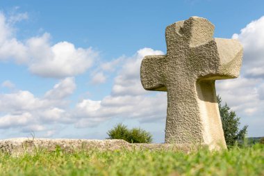 Kilise Haç Mavi bir gökyüzü karşı kapatın. Ortodoks din ve Hıristiyanlık kavramı