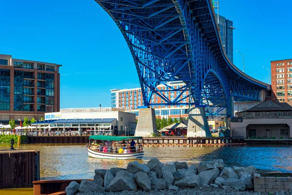 Cleveland Maj 2018 Färjor Cleveland Båttaxi Besökare Över Floden Cuyahoga — Stockfoto