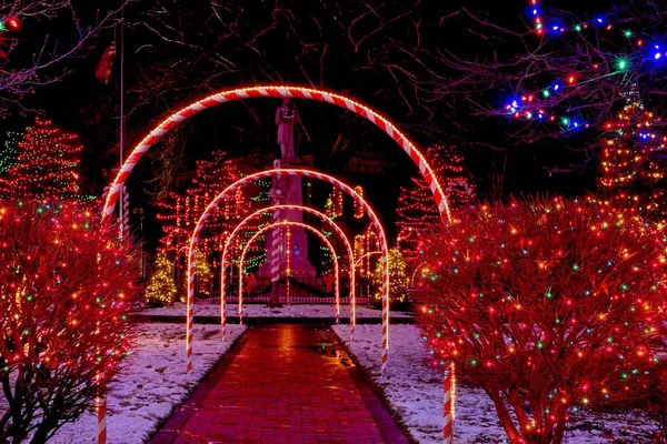 Pathway Candy Cane Arches Leads Center Village Square Brightly Lit — Stock Photo, Image