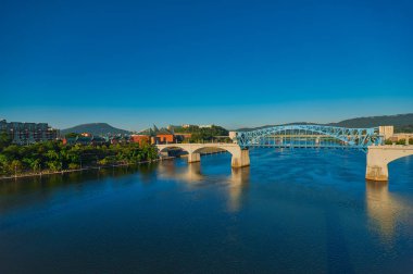 Chattanooga, Lookout Mountain ve Tennessee Nehri üzerinde Market Street köprü görünümü