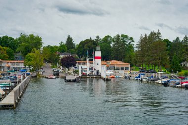 Cooperstown marina ve New York gölde Otsego rıhtımda