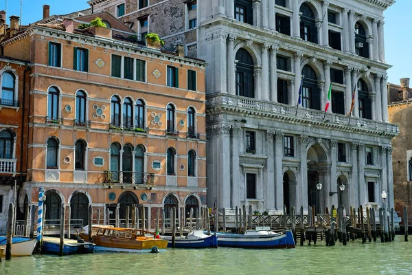 Barcos y edificios de Venecia — Foto de Stock