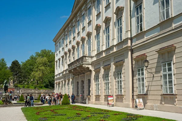 Mirabellpalast und Statue — Stockfoto