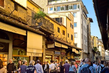 Ponte Vecchio 'da kalabalık