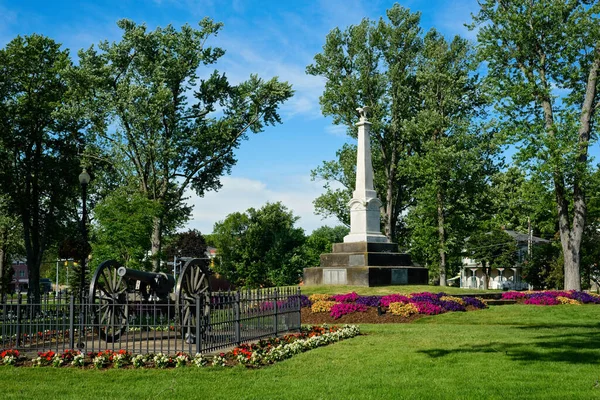 Township Square Twinsburg Ohio Civil War Monument Cannon Array Colorful — Stock Photo, Image