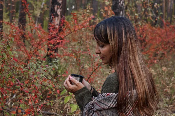 Retrato Una Hermosa Morena Parque Otoño Hermosa Morena Parque Otoño — Foto de Stock