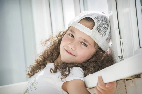 Little Curly Haired Girl Cap — Stock Photo, Image