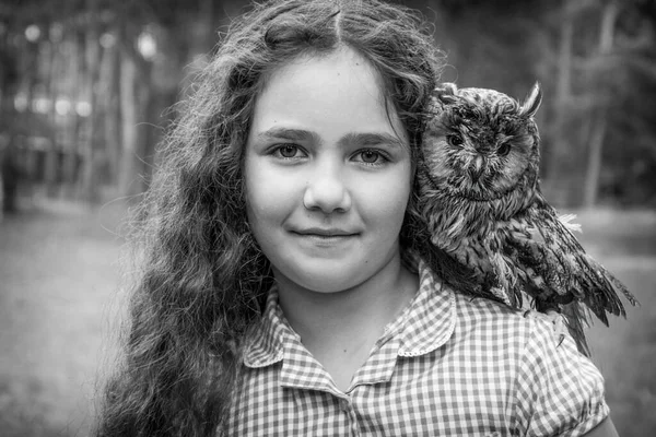 Forest Bright Sunny Day Owl Sits Girls Shoulder Black White — Stock Photo, Image