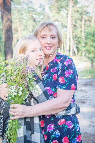 Bright Sunny Summer Day Forest Happy Grandmother Her Granddaughter Bouquet — Stock Photo, Image