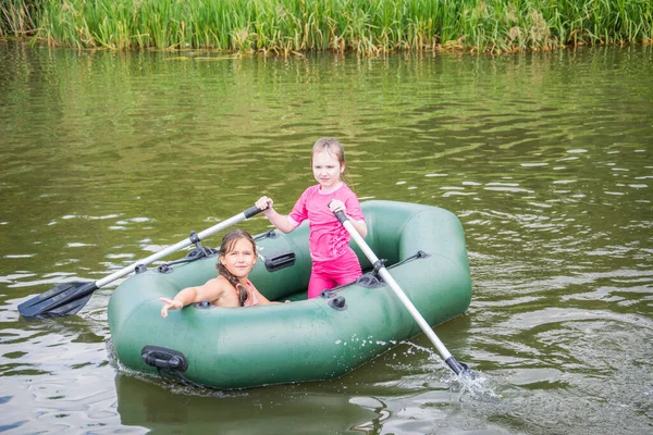 Hot Summer Day Two Little Girls Swim Boat — Stock Photo, Image