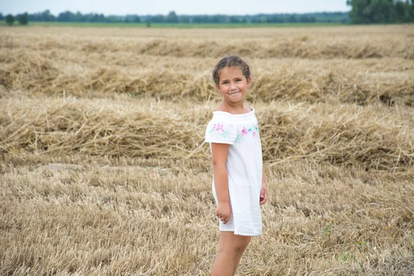 Summer Cloudy Day Little Girl Stands Mown Wheat Field Hay — Stock Photo, Image