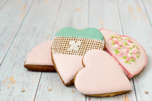 Pink Gingerbread Heart Shaped Shabby Chic Style Light Village Background — Stock Photo, Image