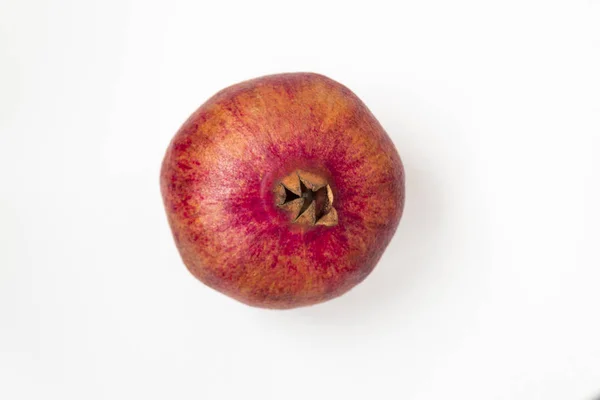 Single ripe pomegranate fruit isolated on white background — Stock Photo, Image