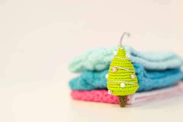 Regalo Hecho Mano Punto Navidad Juguetes Amigurumi Primer Plano Árbol —  Fotos de Stock