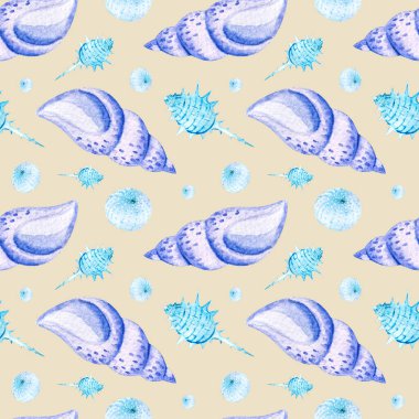 Bej arka planda mavi deniz kabukları olan dikişsiz suluboya desenler. Kartpostallar, desenler, afişler, posterler, denizcilik duvar kağıtları, hediye ambalajları veya giysi baskıları için mükemmel..