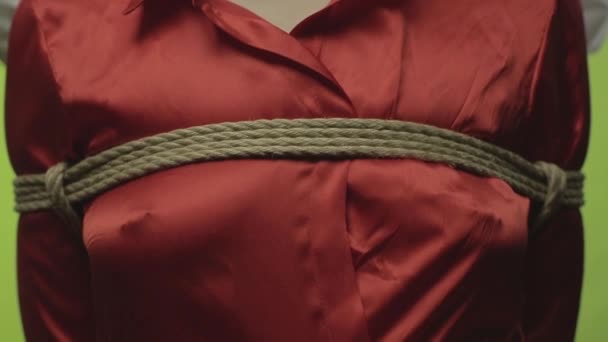 Shibari 大师把女孩的尸体绑起来 — 图库视频影像