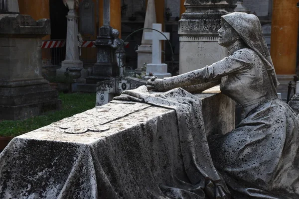 Гробница Монументальном Кладбище Чертоза Болонье — стоковое фото