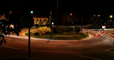 sokak daha az trafik ile gece yusyuvarlak