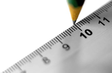 beyaz sayfa üzerinde teknik çizim kural. kalemle