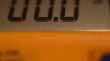 bir dijital multimetre: için vazgeçilmez bir araç elektronik