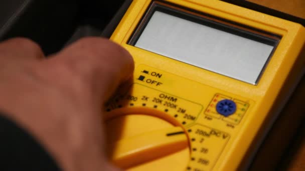 un multimètre numérique : un outil indispensable pour l'électronique 