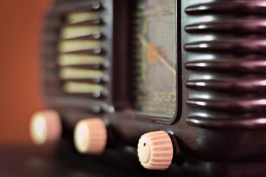 Eski bir vana radyo (50's yakın çekim fotoğraf)