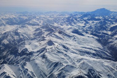 Andes veya And Dağları İspanyolca: Cordillera de los Andes en uzun kıta dağ Güney Amerika Batı kenarı boyunca sürekli bir highland şekillendirme aralığı dünyada vardır. And Dağları kuzeyden güneye doğru 7 ülkeler uzatmak.