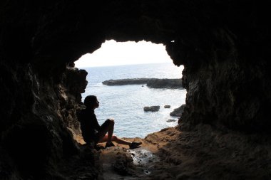 Ana Kakenga gır Silhouettel, Paskalya Adası
