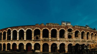 Verona Arena, Kuzey İtalya'daki bir Roman amphitheater şimdi performansları büyük ölçekli opera için kullanılan