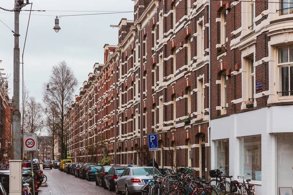 Street View Ámsterdam Países Bajos Con Casas Autos — Foto de Stock