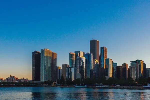 Vista Del Horizonte Chicago Con Rascacielos Junto Lago Michigan —  Fotos de Stock