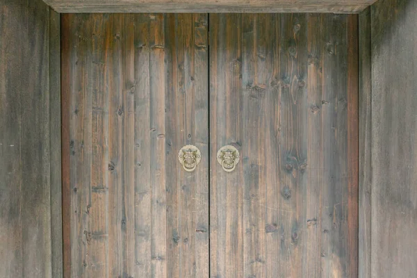 Puertas Madera Chinas Tradicionales Con Golpeadores Puerta Cabeza León — Foto de Stock