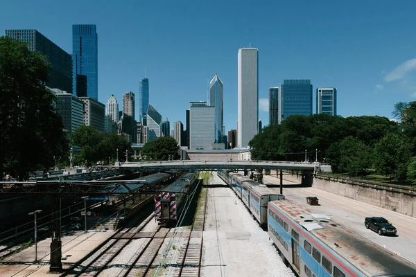 Arranha Céus Sobre Trilhas Trans Ferroviárias Chicago Eua — Fotografia de Stock