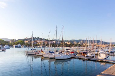 La Spezia, çevre Cinque Terre, İtalya için tekneler ile huzurlu liman