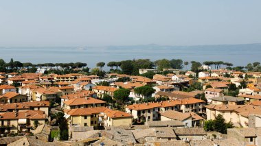 Evler ve göl Bolsena, Bolsena, İtalya