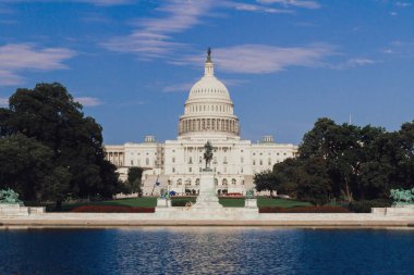 Bize Capitol binası ve Ulysses S. Grant Anıt Washington Dc, ABD havuzda üzerinde