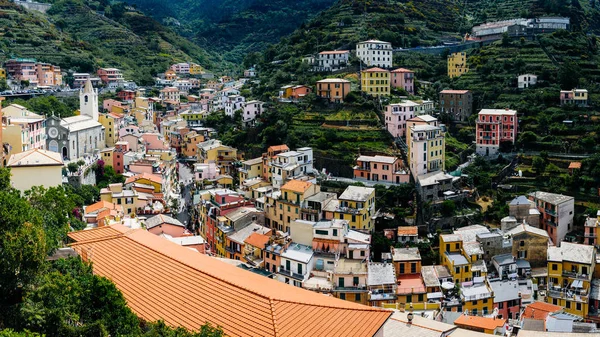 Riomaggiore, İtalya Cinque Terre köyleri panoramik manzaralı