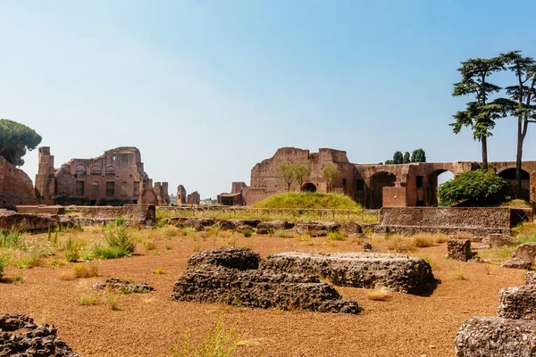 古代ローマのローマのフォロ ロマーノの遺跡します — ストック写真