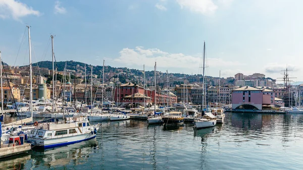 Den Hamnen Genua Italien Med Båtar Hamnen Och Hus Fjärran — Stockfoto