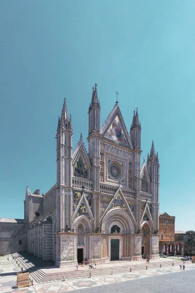 Vista Lateral Fachada Catedral Orvieto Contra Céu Azul Orvieto Itália — Fotografia de Stock