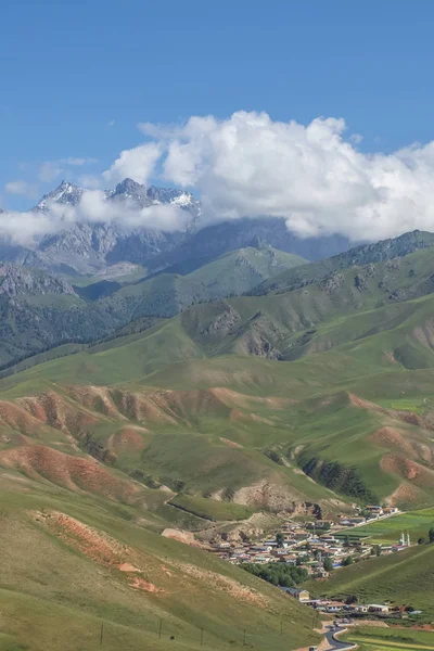 Wieś Dolinie Łąk Pobliżu Qilian Qinghai Chiny — Zdjęcie stockowe