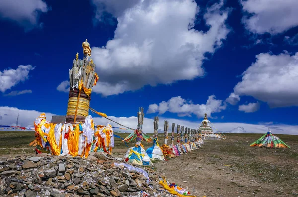 Tibetansk Bön Flaggor Och Kolumn Nära Qilian Qinghai Kina — Stockfoto