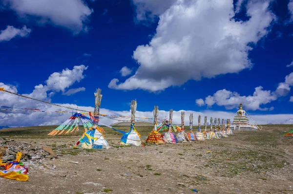 Pagode Tibétaine Drapeaux Prière Près Qilian Qinghai Chine — Photo