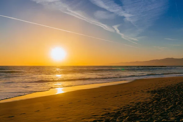 Venice Sahili, Los Angeles, ABD üzerinden günbatımı