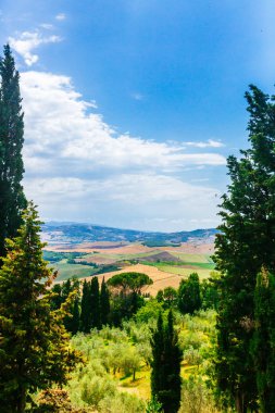 Toskana alanları ve tepeler Pienza, İtalya şehir merkezine görüntülendi
