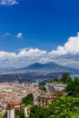 Napoli, İtalya ve Vezüv şehrin panoramik havadan görünümü