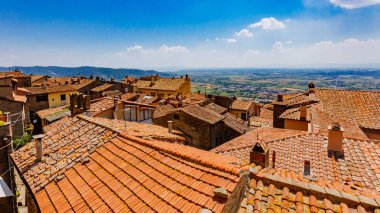 Çatıları ve peyzaj Cortona, İtalya kasabasında görünümünü