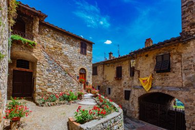 Ortaçağ sokaklarında ve Mimarlık, şehir, San Gimignano, İtalya
