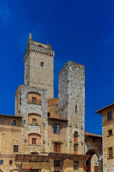 Ortaçağ binaları, kuleleri ve mimari, hill şehir, San Gimignano, İtalya